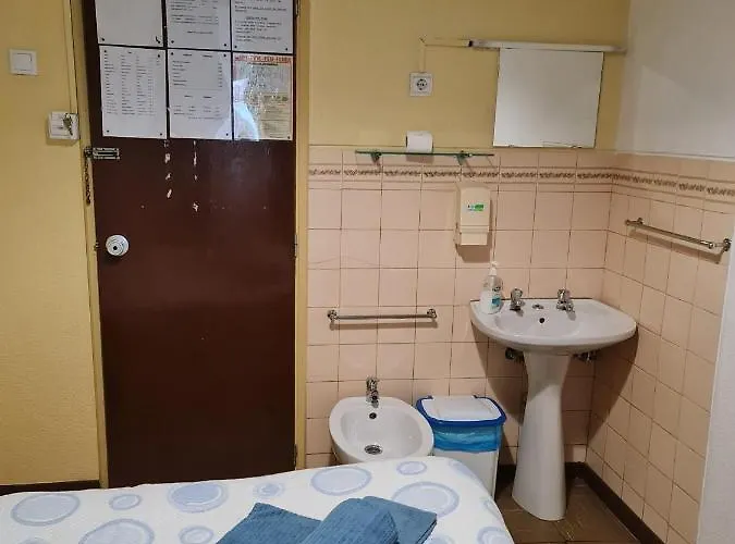 Guest house Pensao Residencial Flor Dos Cavaleiros 2*