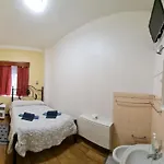 Pensao Residencial Flor Dos Cavaleiros 2*