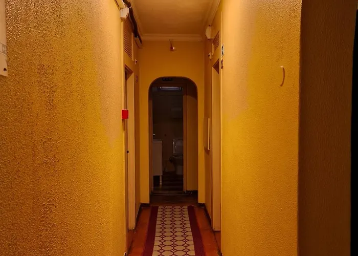 בית הארחה Pensao Residencial Flor Dos Cavaleiros ליסבון