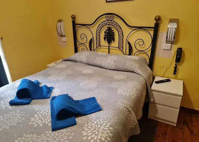 Pensao Residencial Flor Dos Cavaleiros בית הארחה 2*