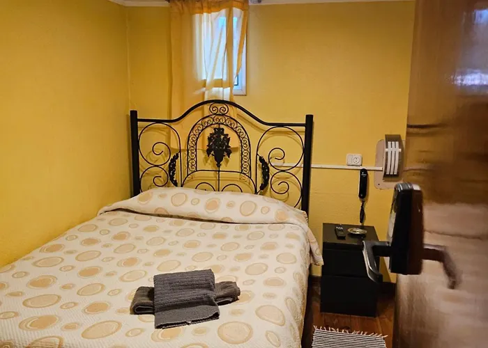 Pensao Residencial Flor Dos Cavaleiros בית הארחה 2*